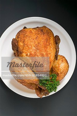 Un poulet rôti avec du persil