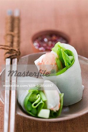 Vietnamese spring roll with asparagus and shrimps