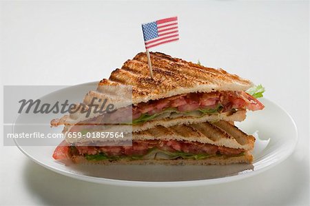 Sandwich BLT, grillé, avec drapeau américain