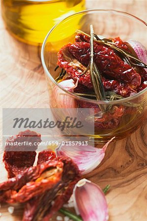 Dried tomatoes with rosemary, garlic and olive oil
