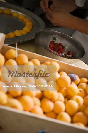 Aprikosen / Marillen Kiste in die gewerbliche Küche