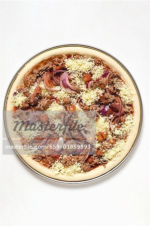 Viande hachée et l'oignon pizza au fromage (non cuite)