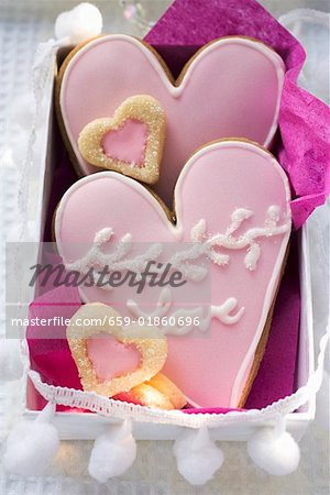 Assorted heart-shaped Christmas biscuits to give as a gift