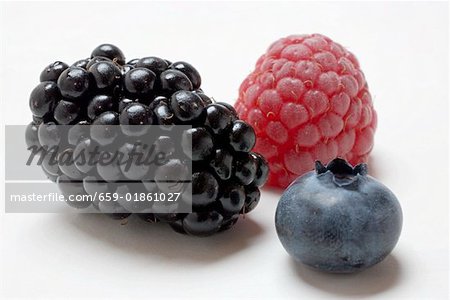 Raspberry, blackberry and blueberry (close-up)