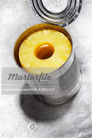 Pineapple rings in a tin