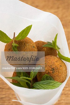 Falafel (Bälle Küken-Phenylethylamin) mit frischer Minze