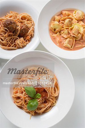 Spaghetti à la tomate, spaghetti avec boulettes de viande, tortellini