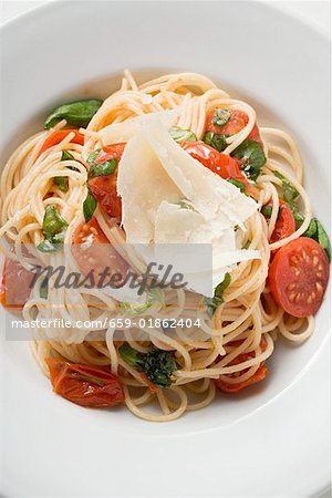 Spaghetti with cherry tomatoes, basil and Parmesan