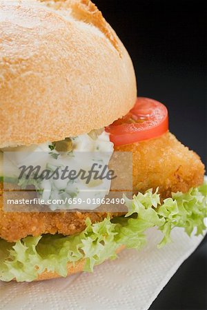 Breaded escalope in roll with remoulade