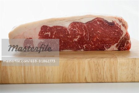 Bifteck de surlonge sur planche à découper