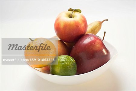 Core fruit and citrus fruit in white bowl