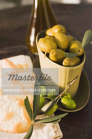 Green olives and crackers