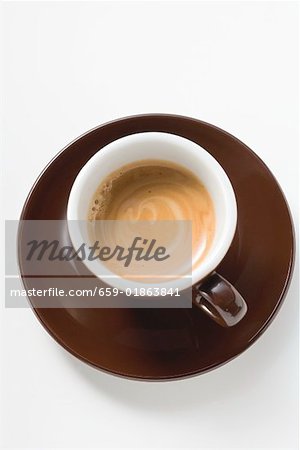 Tasse de café à la crème (vue aérienne)