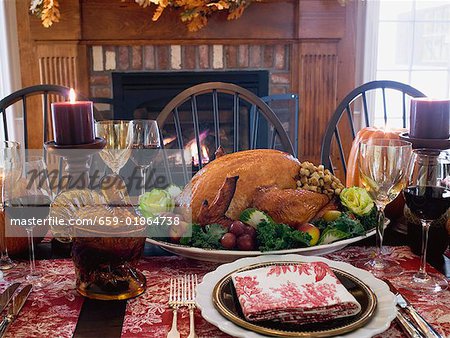 Dinde farcie sur table de Thanksgiving (USA)