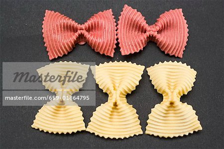 Cinq farfalle (rouge et jaune) Cinq farfalle (rouge et jaune)