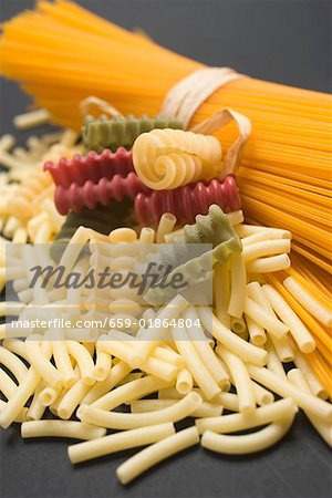 Spaghetti et les différents types de pâtes colorées