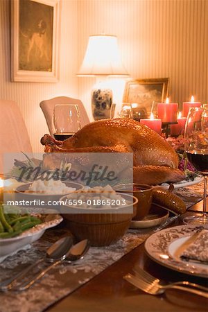 Stuffed turkey with accompaniments for Thanksgiving (USA)