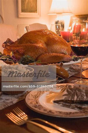 Stuffed turkey with accompaniments for Thanksgiving (USA)