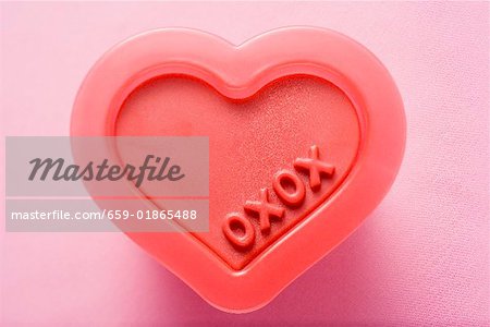 Moule en plastique en forme de coeur avec les mots XOXO (Valentin)