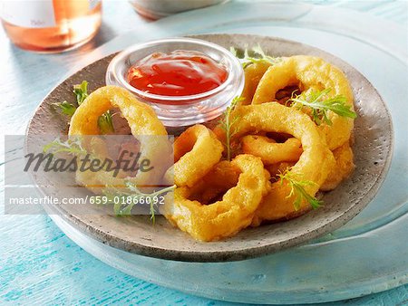 Battered deep-fried onion rings with ketchup