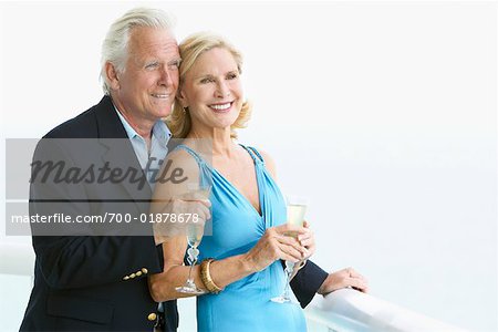 Portrait de Couple buvant Champagne