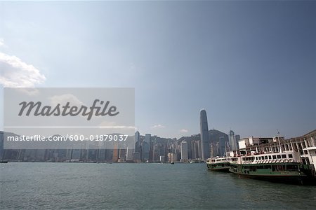 Île de Hong Kong depuis le port de Kowloon, Hong Kong, Chine