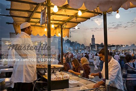 Stand de nourriture, place Jemaa El Fna, médina de Marrakech, Maroc Stand de nourriture, place Jemaa El Fna, médina de Marrakech, Maroc