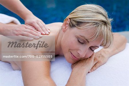 Femme recevant un Massage