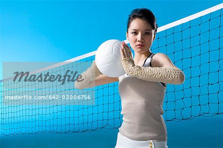une joueuse de volley-ball de plage femmes