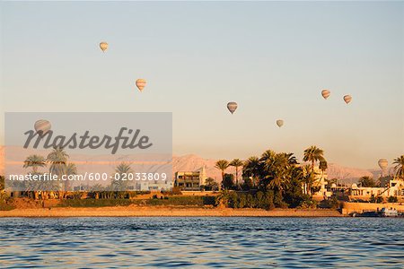 Heiße Luftballons über Luxor, Ägypten