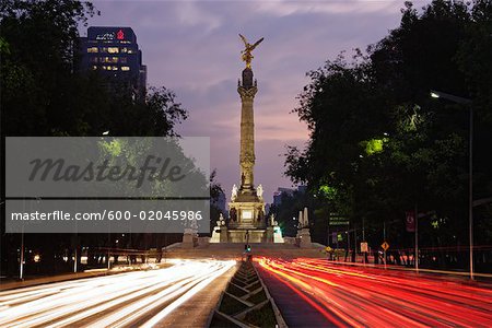 Verkehr auf Straße, Paseo De La Reforma, Mexico City, Mexiko