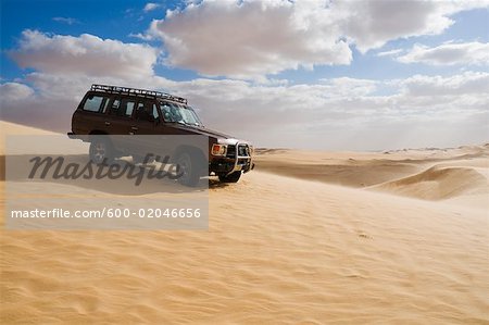 Jeep sur la Dune, désert de Libye, Égypte