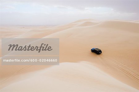 Jeep sur la Dune, désert de Libye, Égypte