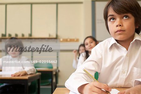 Enfants qui travaillent à l'école