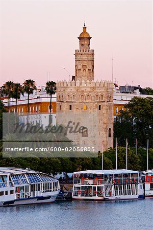 Torre del Oro et le fleuve Guadalquivir, Séville, Andalousie, Espagne