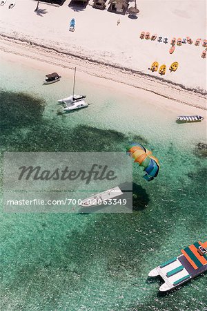 Vue aérienne de bateaux ancrés et Beach, Punta Cana, République dominicaine