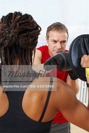 Boxer mit Personal Trainer