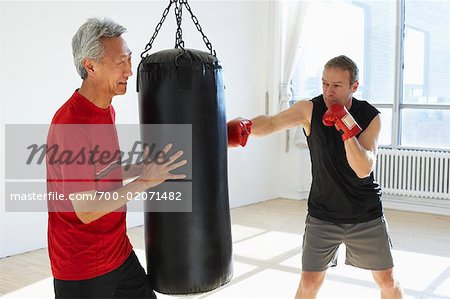 Boxer mit Personal Trainer