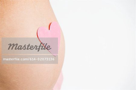 Herz auf schwangere Frauen Bauch