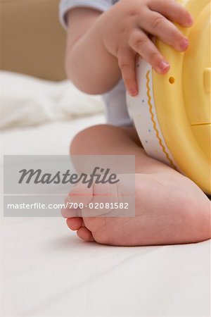 Nahaufnahme von Babys Hand und Fuß