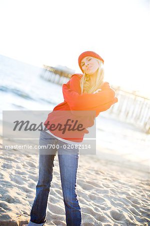 Femme sur la plage, Newport Beach, Californie, USA