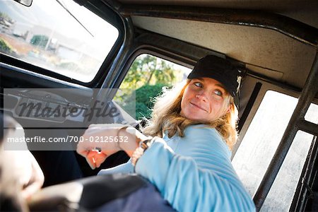 Femme en véhicule