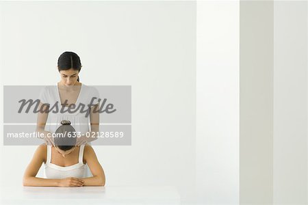 Massage d'épaule récepteur femme