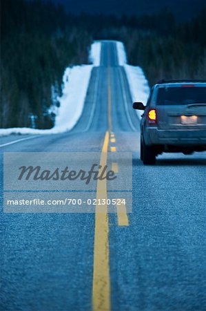 Auto auf Scenic Highway in der Nähe von Jasper, Alberta, Kanada