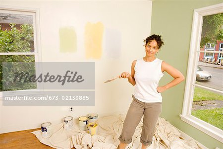 Intérieur peinture femme de maison
