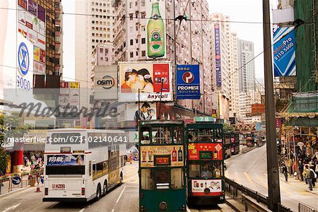 Straßenbahnen und Hochhäusern in Hongkong