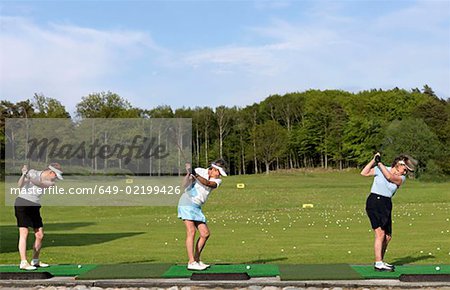 Drei Damen auf der driving range