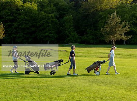 Drei Frauen auf einer Golf fairway