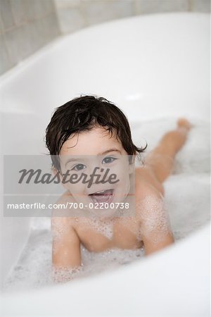 Garçon dans la baignoire, Rome, Latium, Italie
