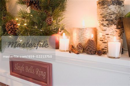 Cheminée décorée pour Noël (détail)